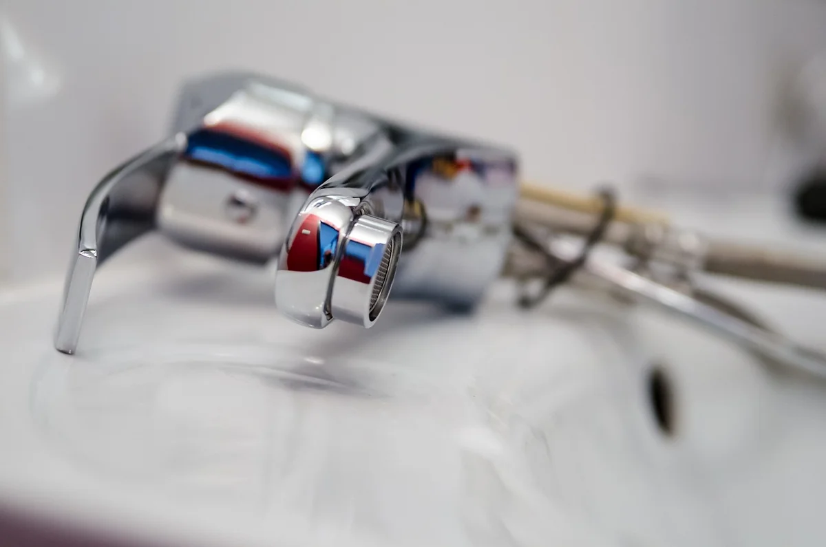 Les étapes pour réparer un robinet qui fuit